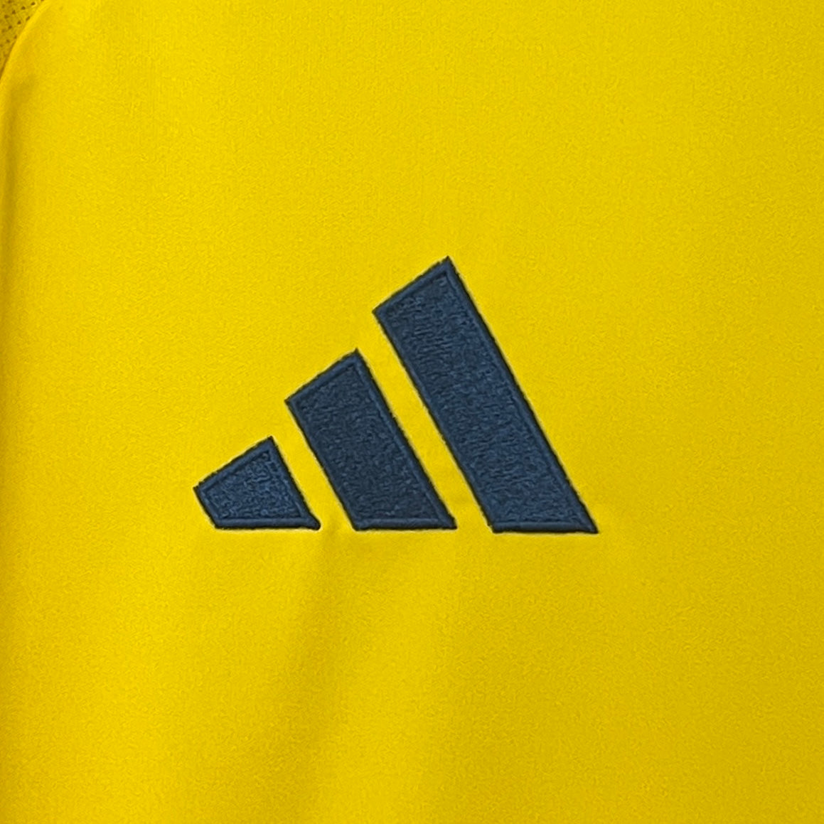 CAMISETA COLOMBIA AMARILLA EN CAJA