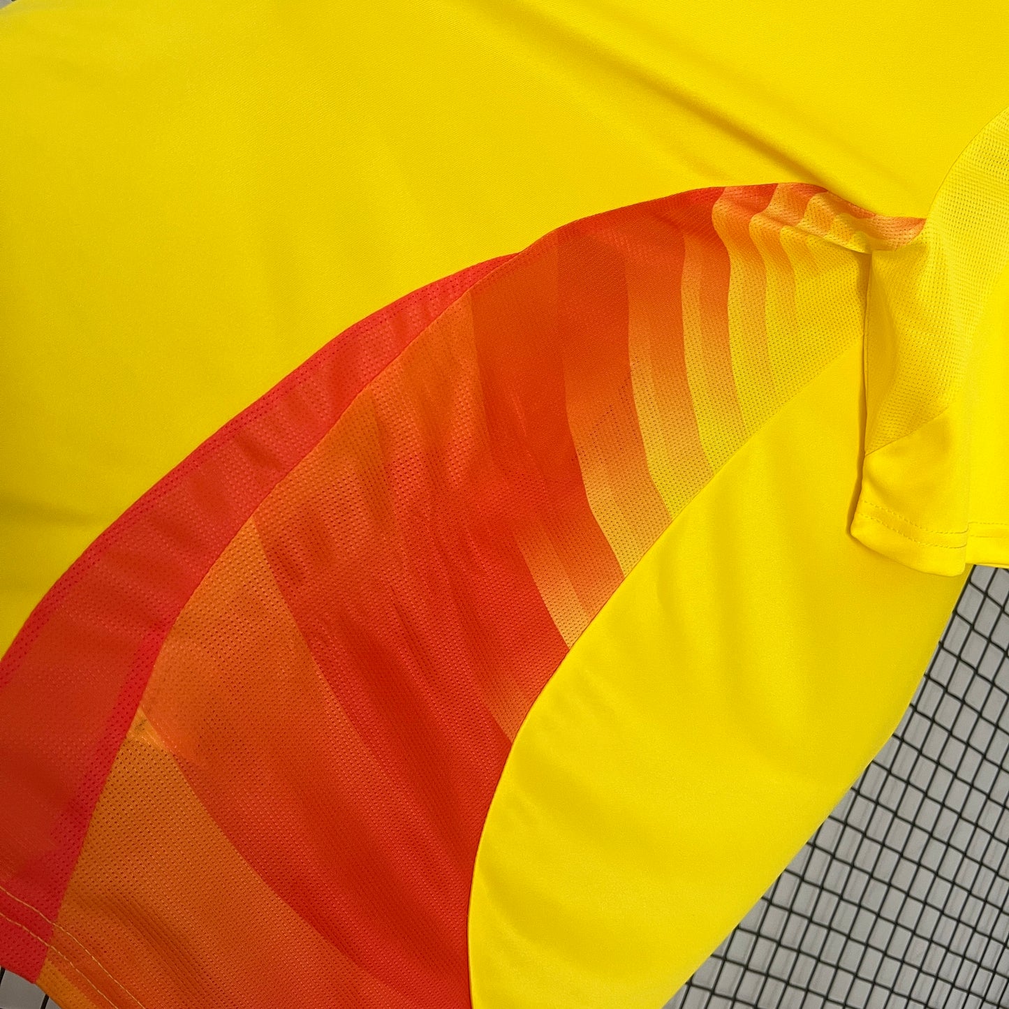 CAMISETA COLOMBIA AMARILLA EN CAJA