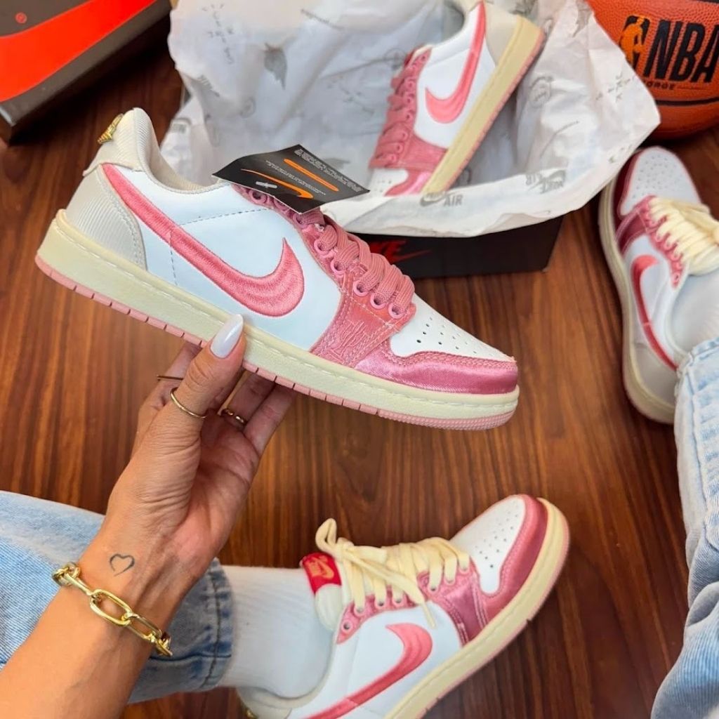 NK Air Jordan 1 Retro Low OG Trophy Room "Rosa"