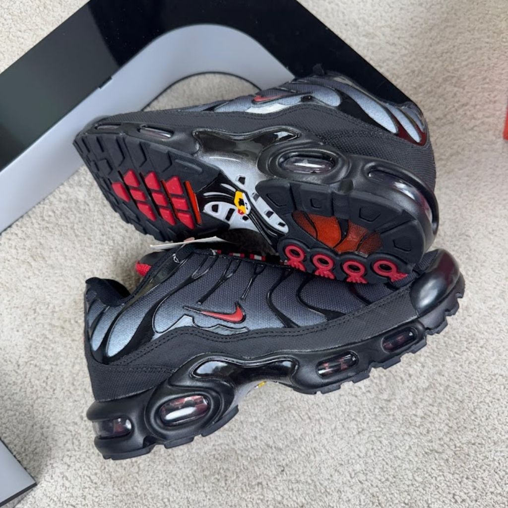 NK Air Max Plus TN 'Preto/Vermelho'