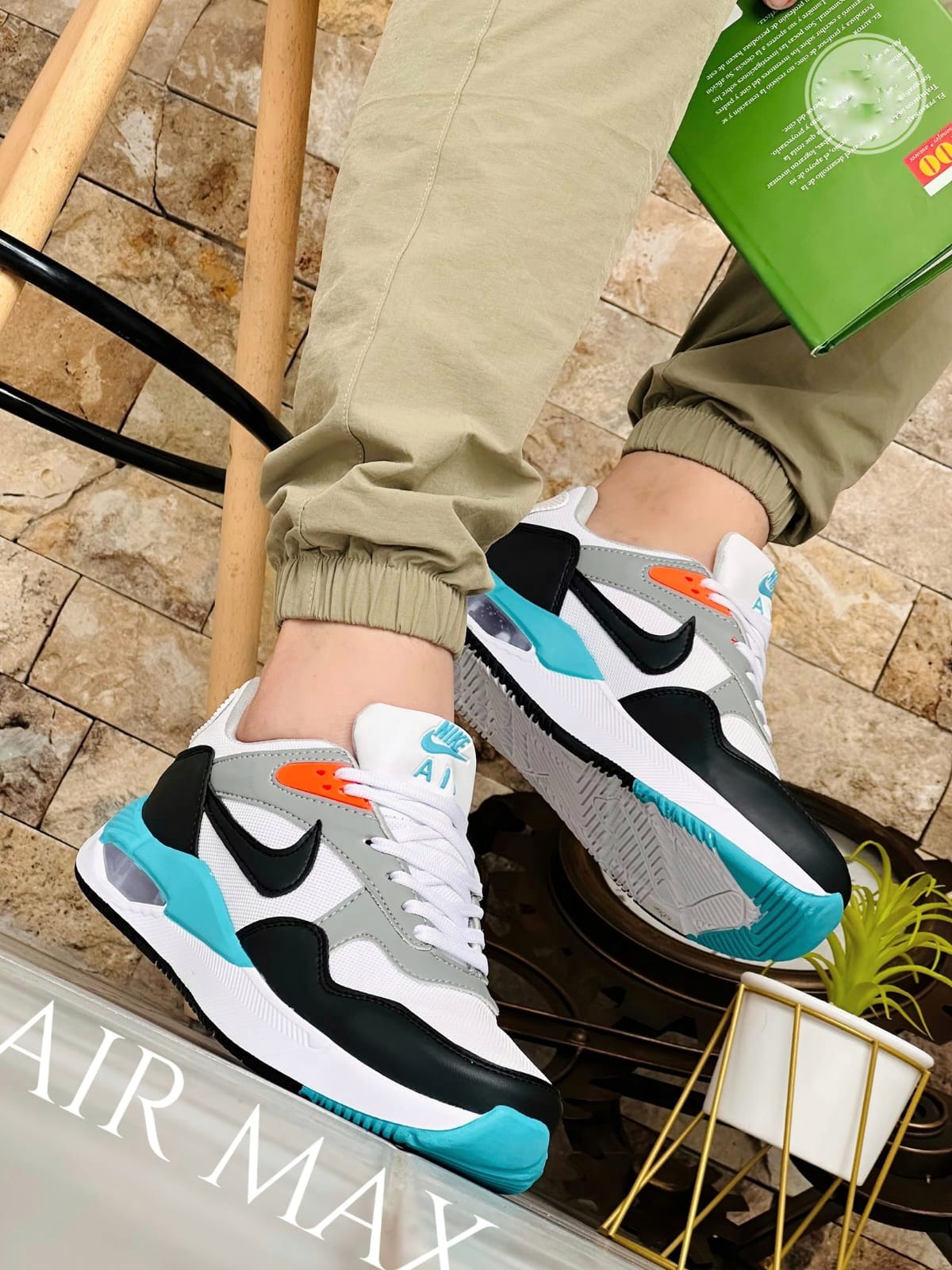 NIKE AIR MAX