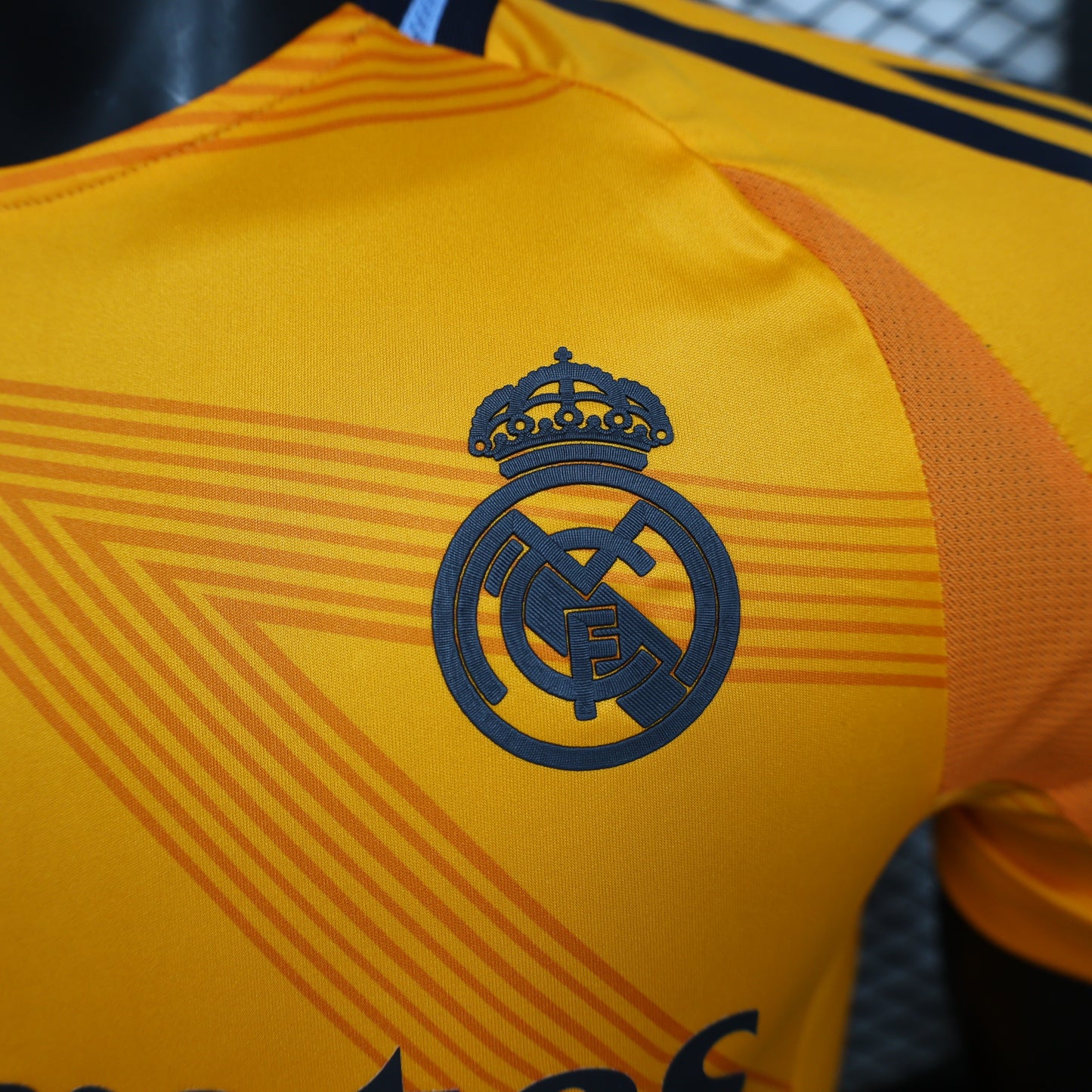 CAMISETA REAL MADRID NARANJA 24/25 HOMBRE (VERSIÓN JUGADOR)