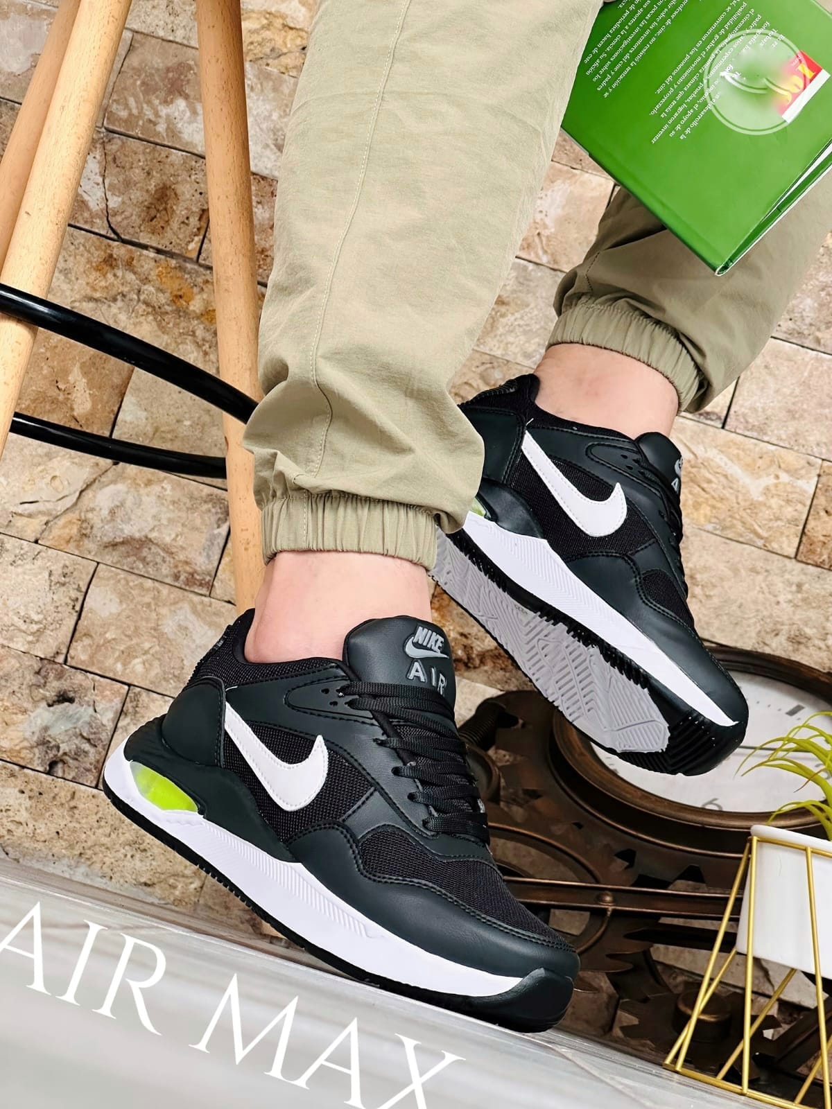 NIKE AIR MAX