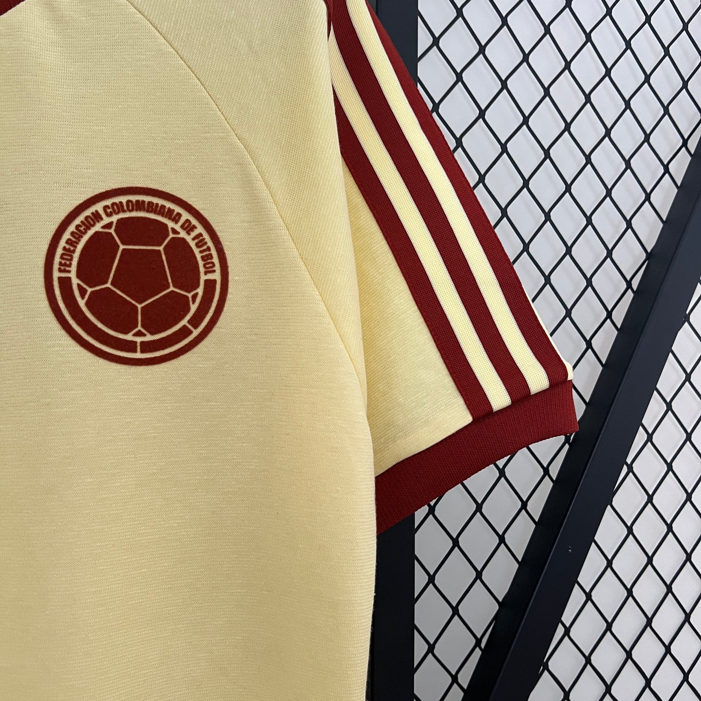 CAMISETA COLOMBIA BEIGE RETRO