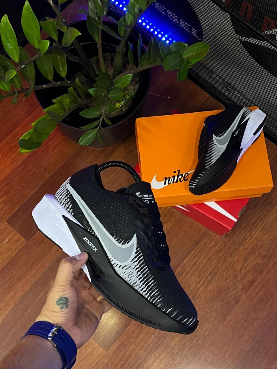 NIKE VAPORFLY 3 + CAJA