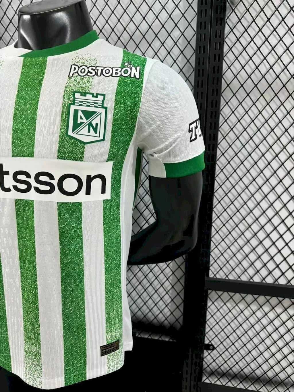 CAMISETA NACIONAL MIXTA EN CAJA