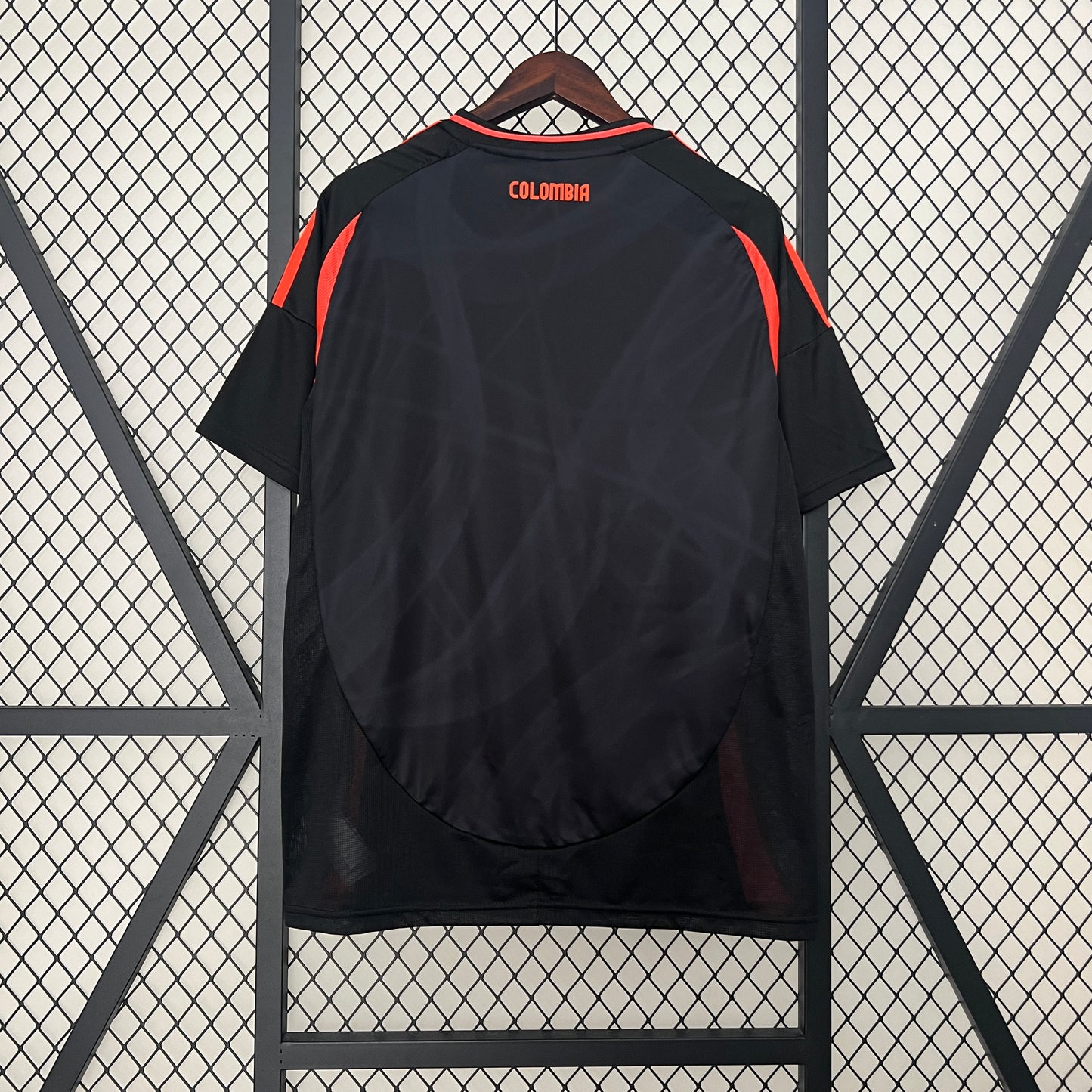 CAMISETA COLOMBIA NEGRA EN CAJA