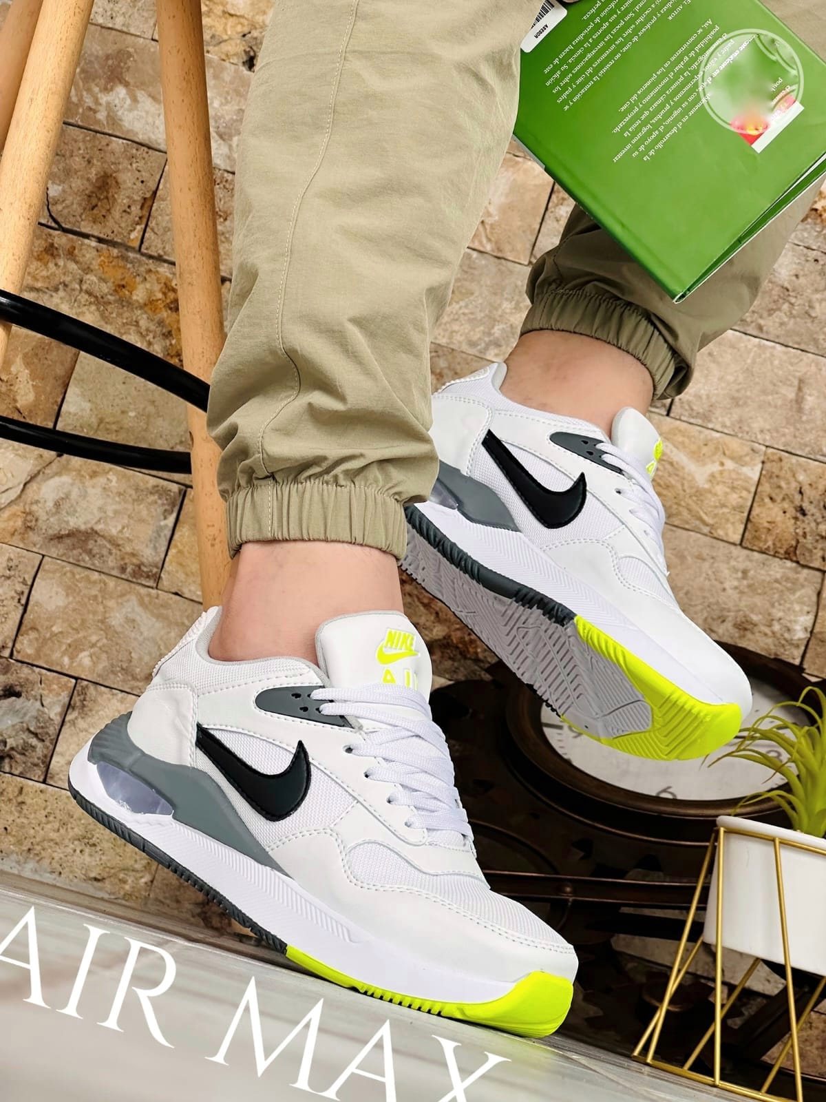 NIKE AIR MAX