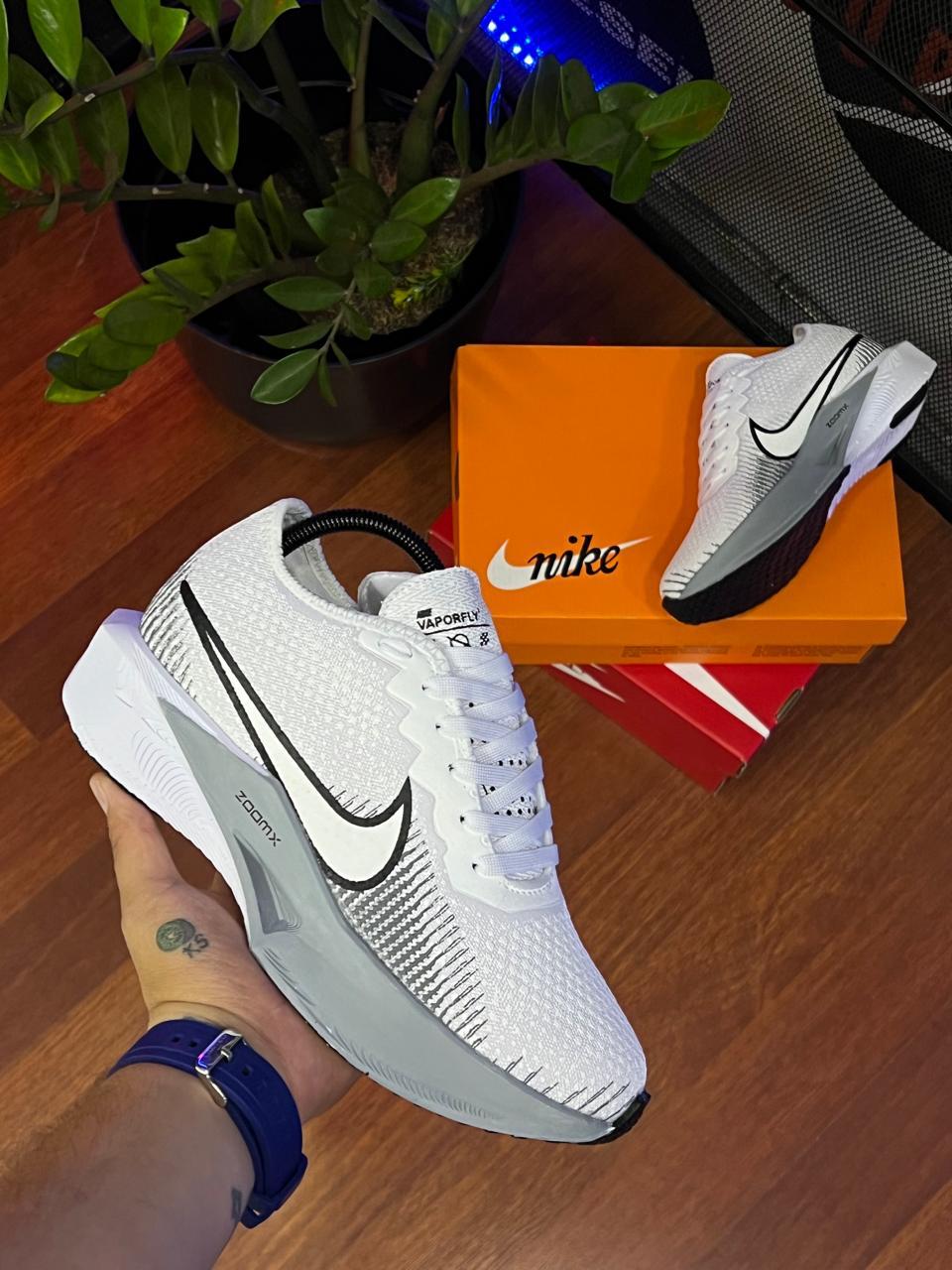 NIKE VAPORFLY 3 + CAJA