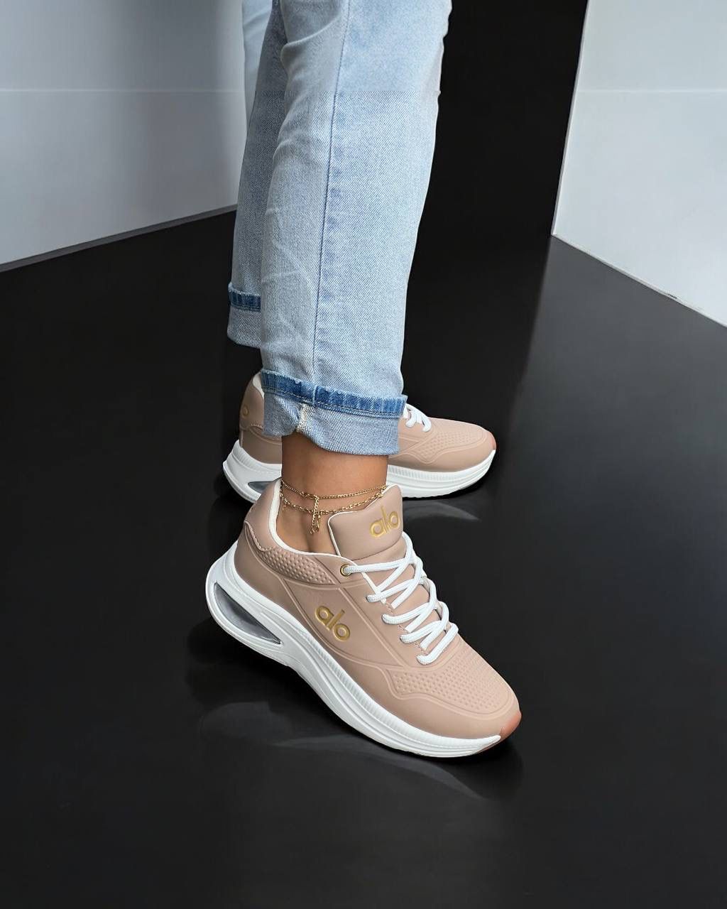 Tenis Alo