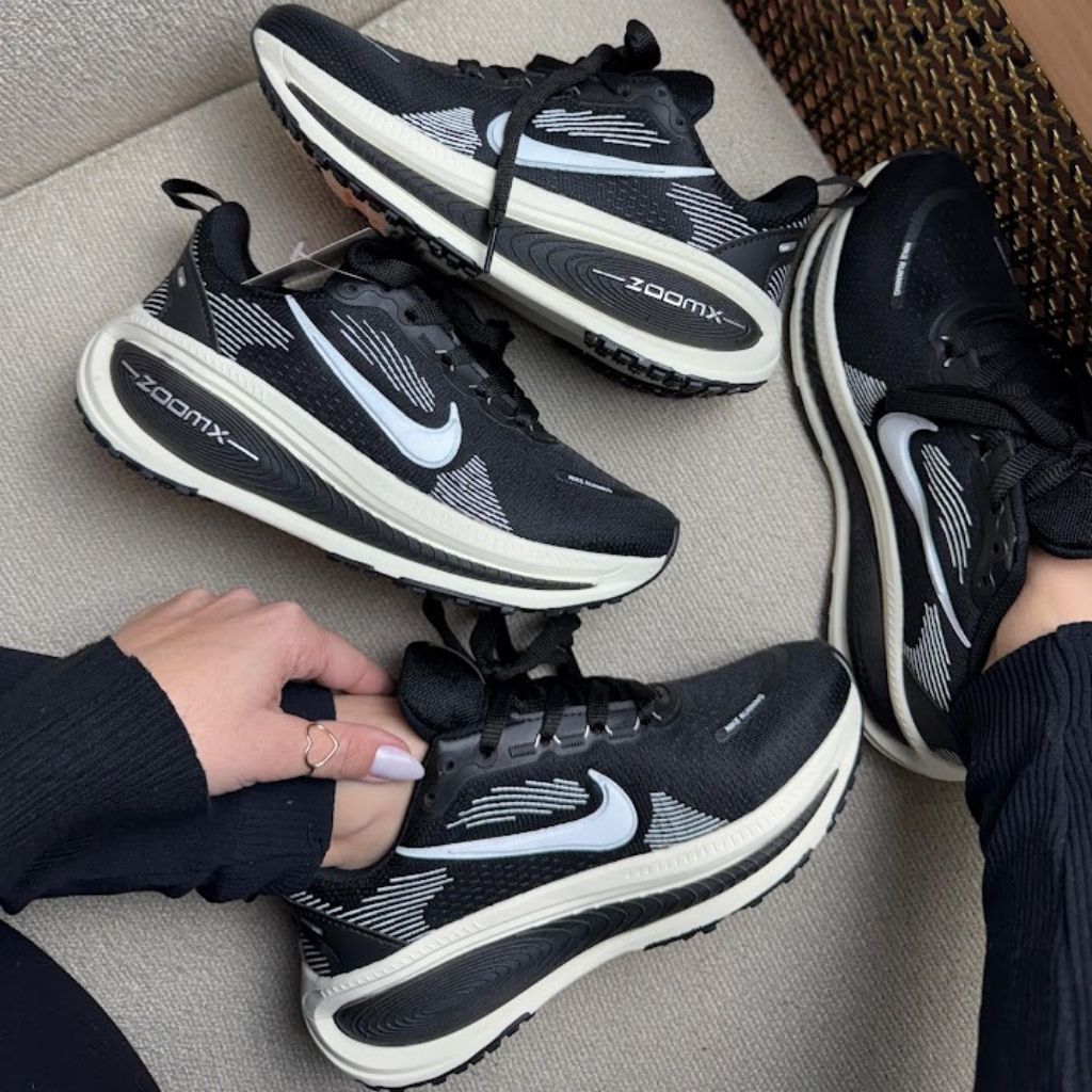 NK Vomero 18 "Preto/Branco"