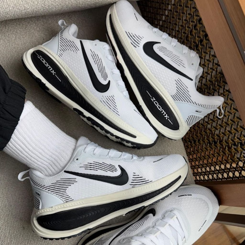 NK Vomero 18 "Branco/Preto"