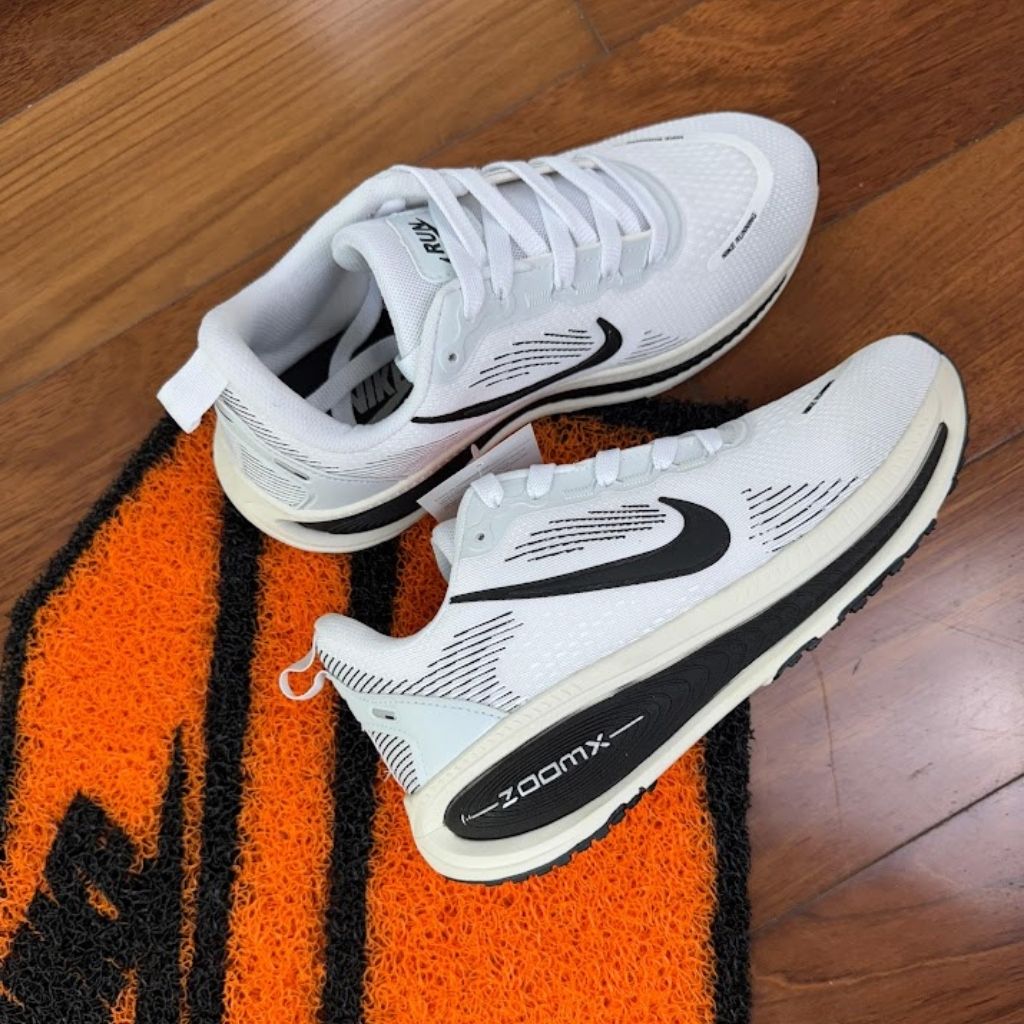 NK Vomero 18 "Branco/Preto"