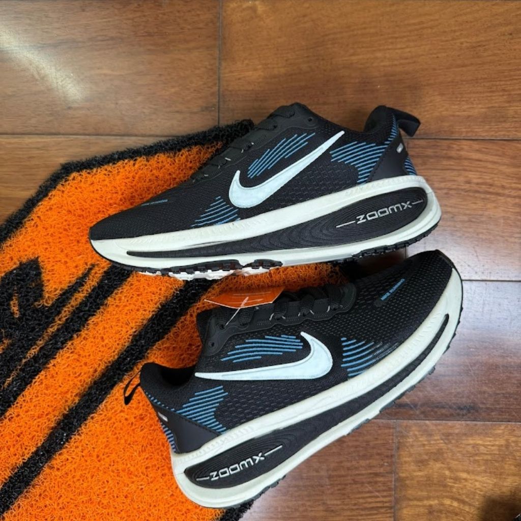 NK Vomero 18 "Preto/Azul"