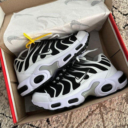 NK Air Max Plus TN 'Branco/Preto'