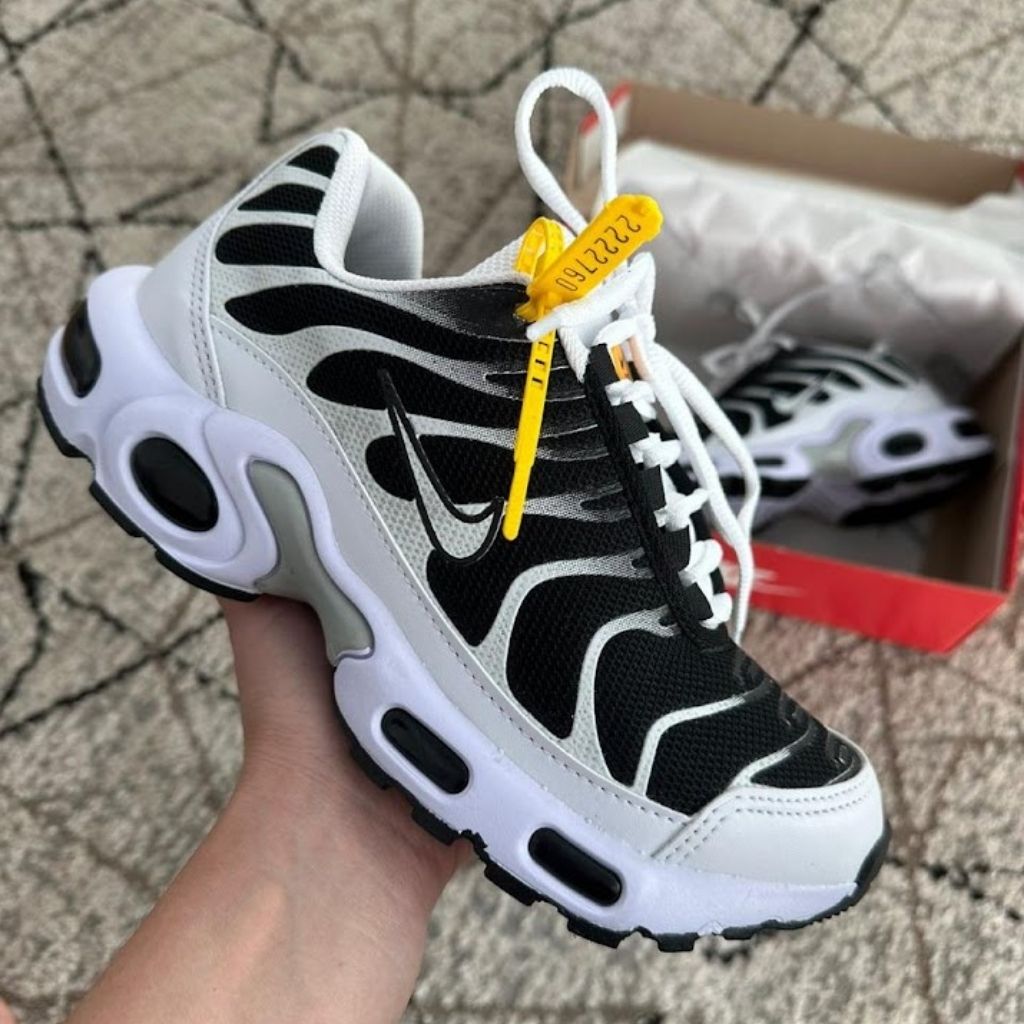 NK Air Max Plus TN 'Branco/Preto'