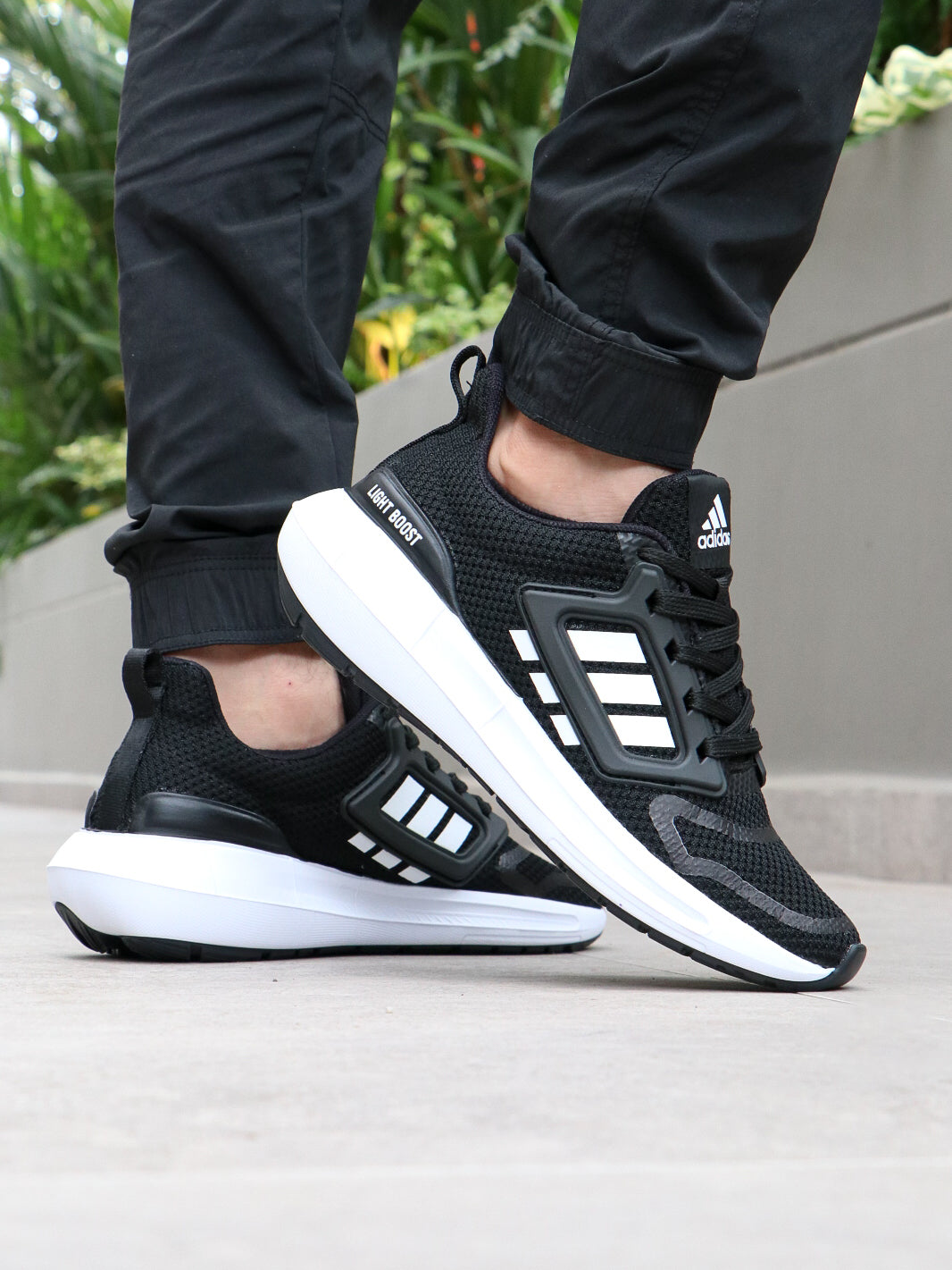 ADIDAS LIGHT BOOST - UNISEX