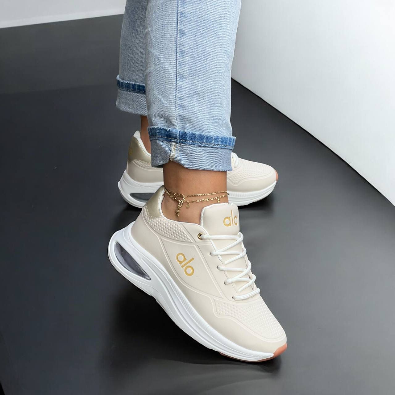 Tenis Alo