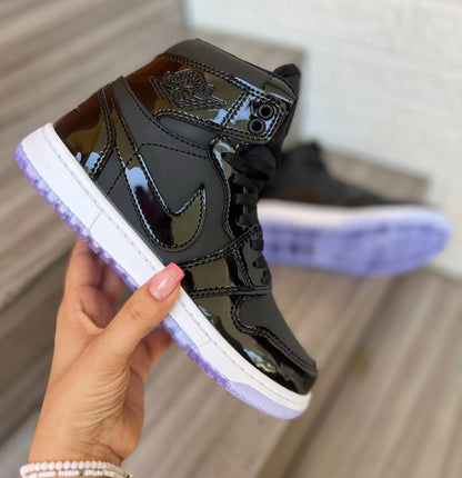 NIKE AIR JORDAN 1 MID CHAROL