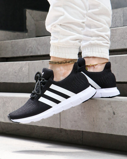 ADIDAS SWIFT RUN - UNISEX