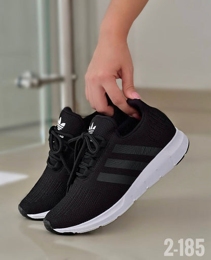 ADIDAS SWIFT RUN - UNISEX