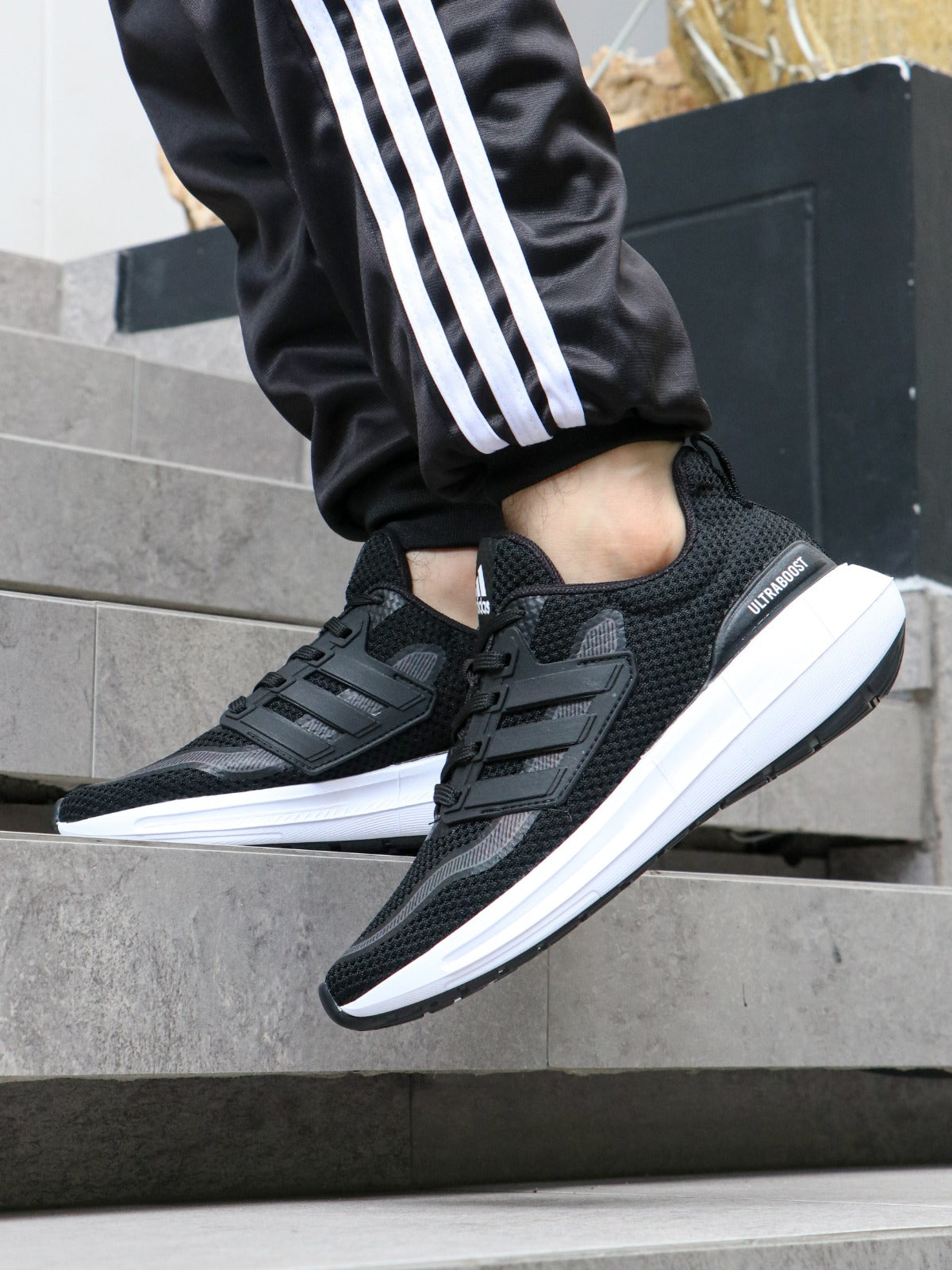 ADIDAS ULTRABOOST 719 - Unisex