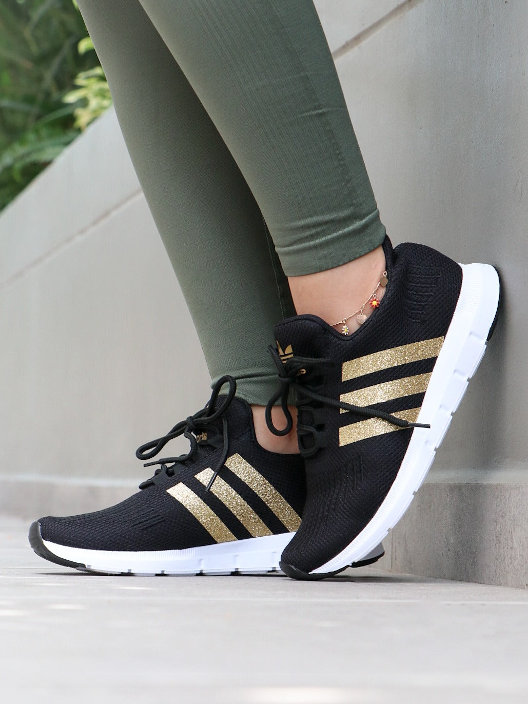 ADIDAS SWIFT RUN - UNISEX