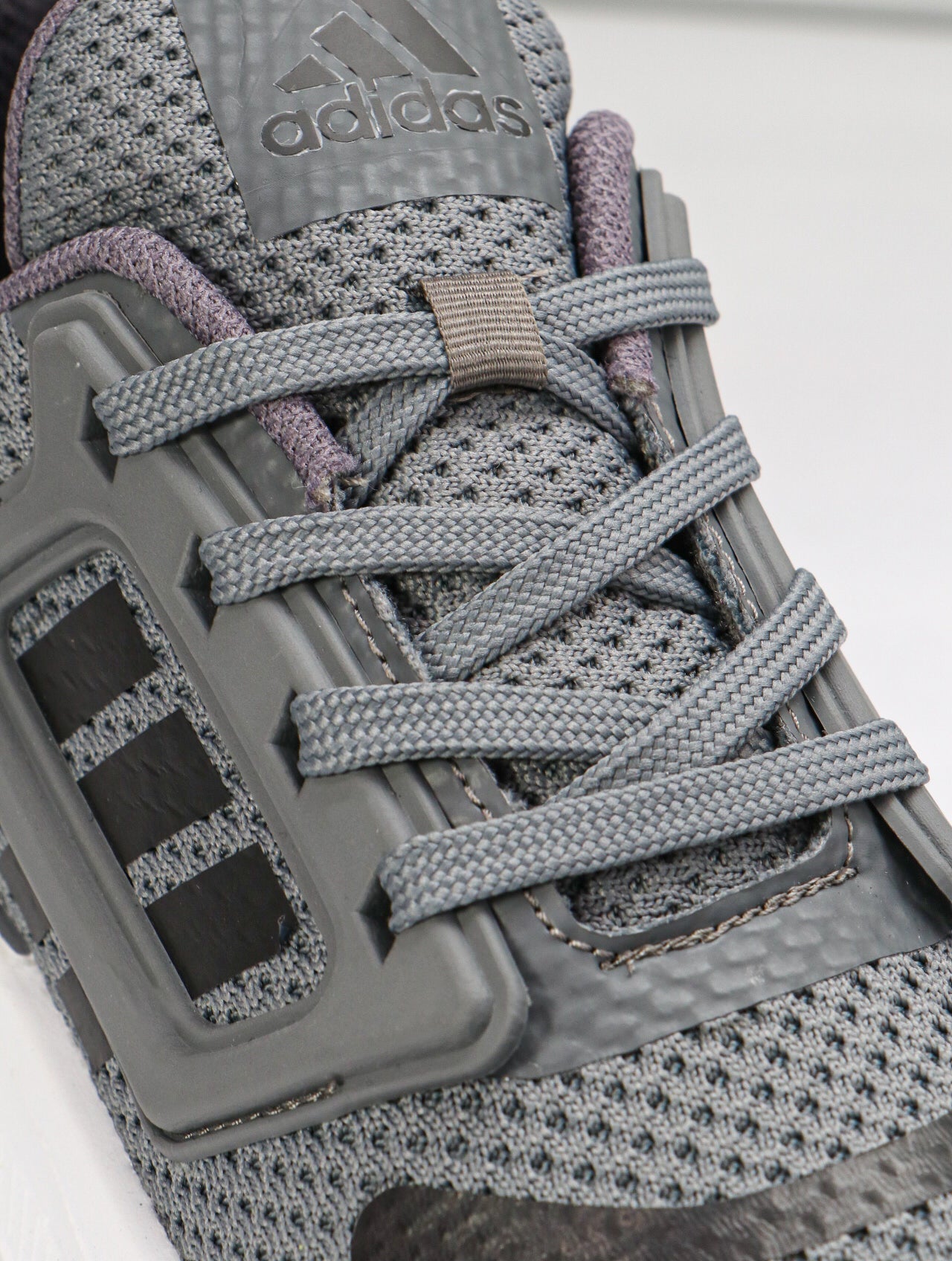 ADIDAS LIGHT BOOST - UNISEX