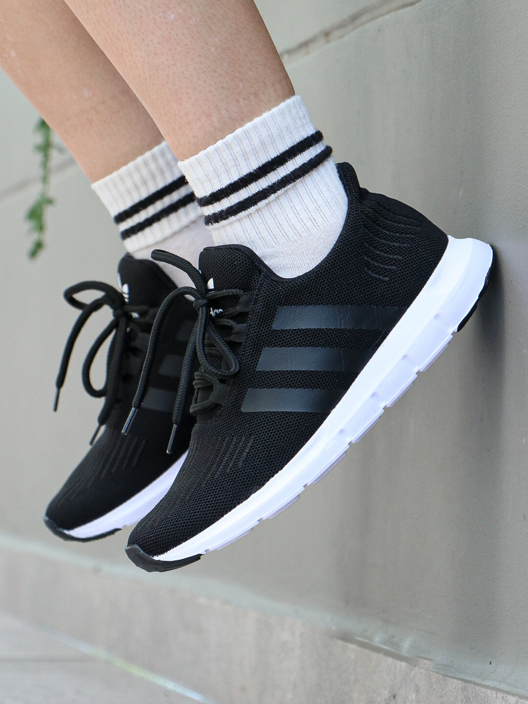 ADIDAS SWIFT RUN - UNISEX