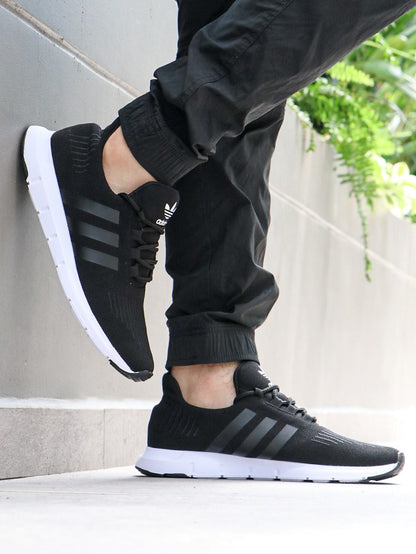 ADIDAS SWIFT RUN - UNISEX
