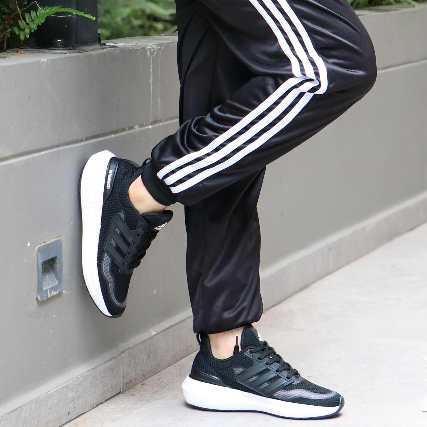 ADIDAS ULTRABOOST 719 - Unisex